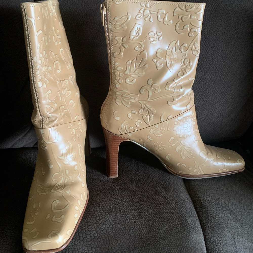 Chic Embossed Tan Leather Heeled Boots